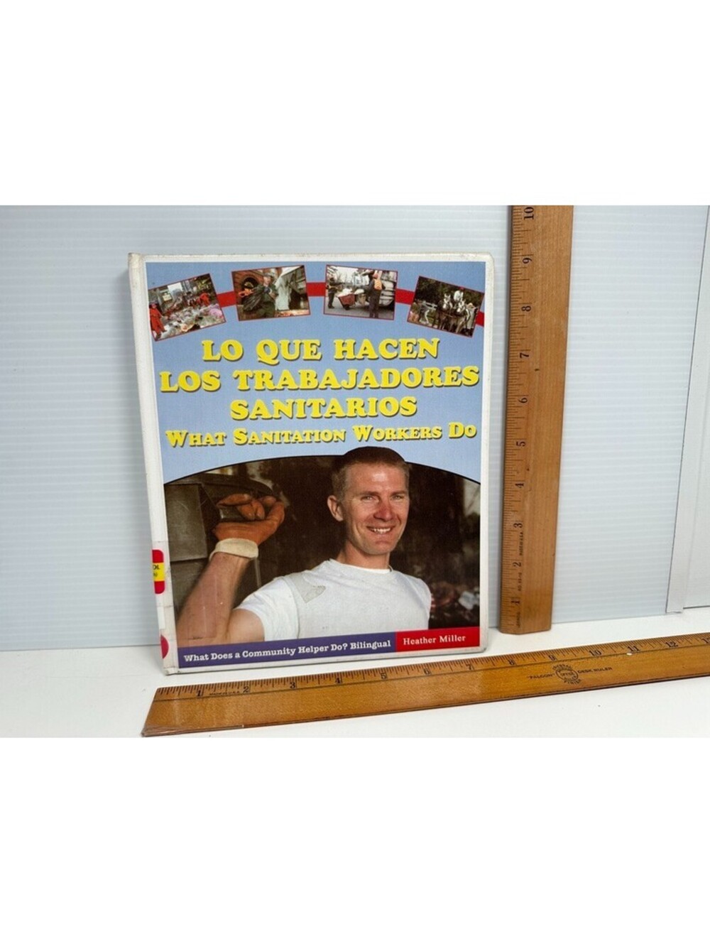Lo Que Hacen Los Trabajadores Sanitarios SPANISH Book HC Sanitation Worker ExLib